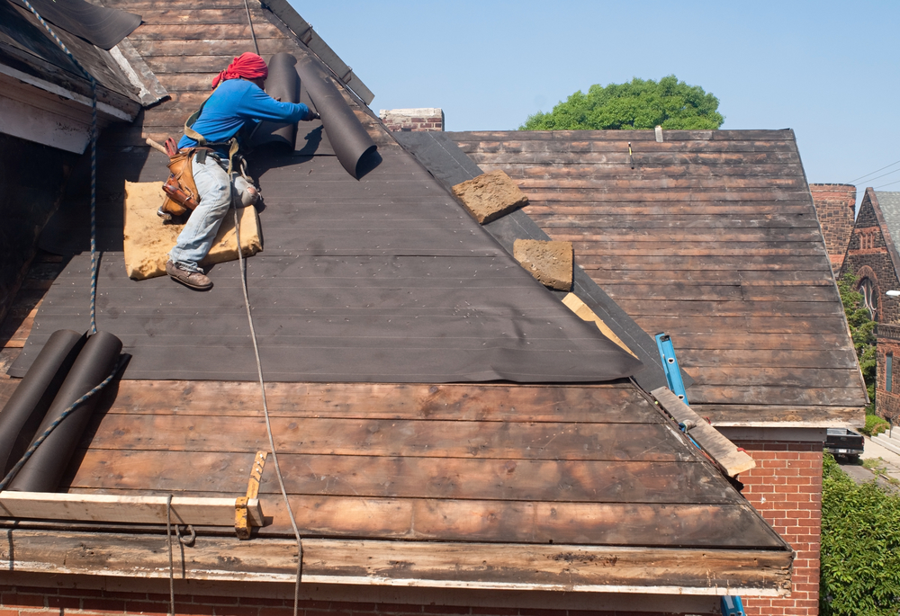 How to Choose Between Roof Repair and Replacement